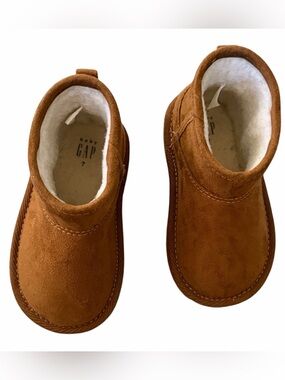 BABY GAP Sz 7 Chestnut faux Suede Fleece-Lined Baby Booties